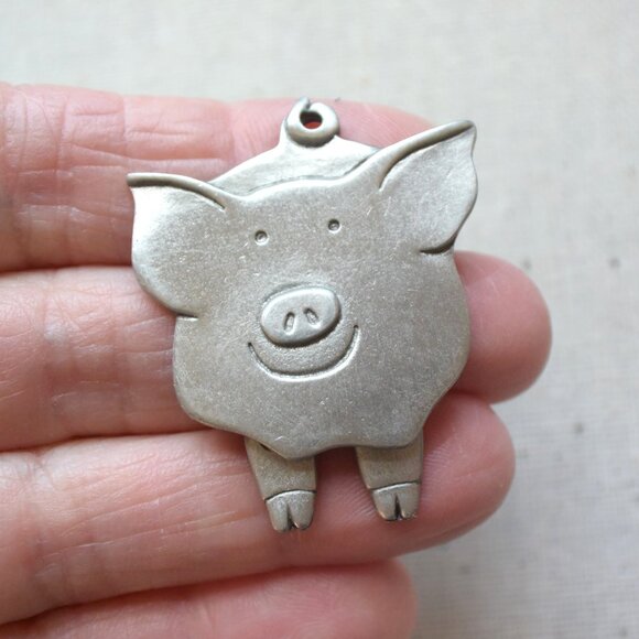 Vintage Pewter Pig Brooch with Moving Legs Signed "MALI" - Picture 4 of 5